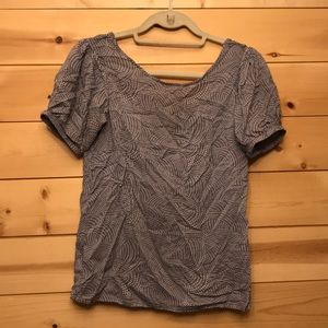 Blue geometric Gap shirt